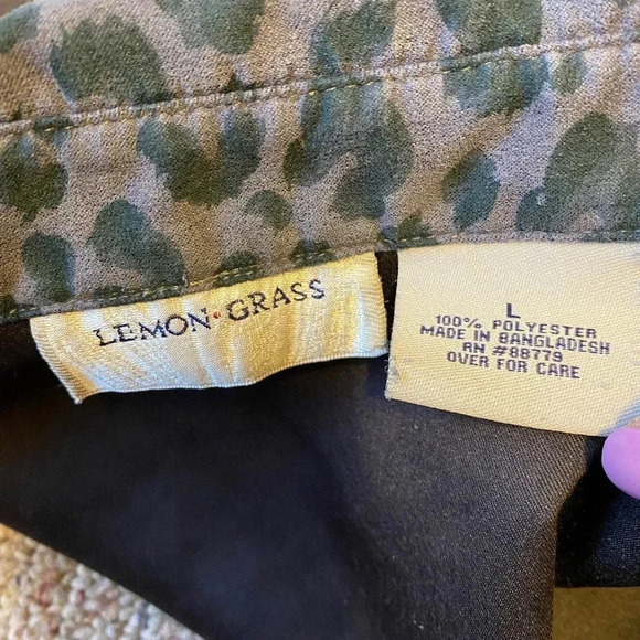 Lemon grass Chetah Print Full zip blouse Women Size L - Picture 4 of 6